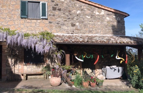 Civitella d'Agliano House | Romantic apartment with a view over the Tiber Valley