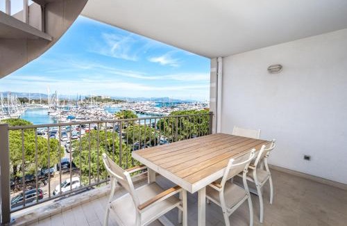 Antibes City Centre Apartment | ROOFTOP -Vue port, 4 pers, climatisé, terrasse, jaccuzi, parking