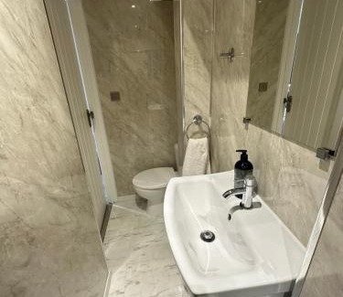 Weavers House | Room 3 - En-suite for 2 people