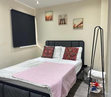 Weavers House | Room 3 - En-suite for 2 people