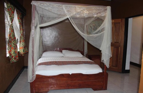 Musanze House | Room in B&B - Amahoro Guest House - Queen Room