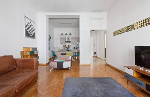 Guastalla Apartment | Roomy Apartment Duomo & San Babila