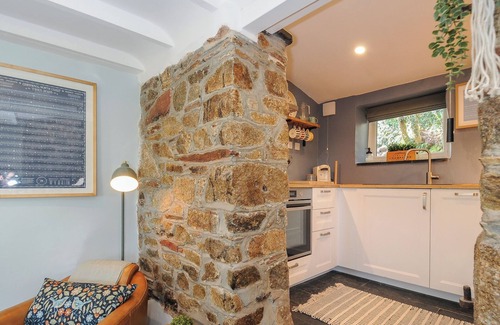 Callington Cottage | ROSE COTTAGE, with hot tub in Callington
