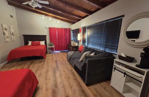 Allied Gardens Apartment | Rose Guest Private Suite