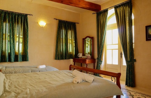 Xaghra Bed & Breakfast | Rosehill B&B