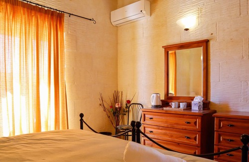 Xaghra Bed & Breakfast | Rosehill B&B