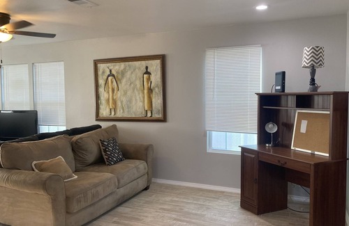 Amarillo House | Rt. 66 Remodeled, Comfy & Relaxing Stay Super Close to Antique Shopping & Food !