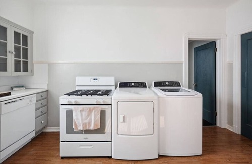 Jefferson Apartment | Safe & Center of NOLA Loft - walk to Ochsner!