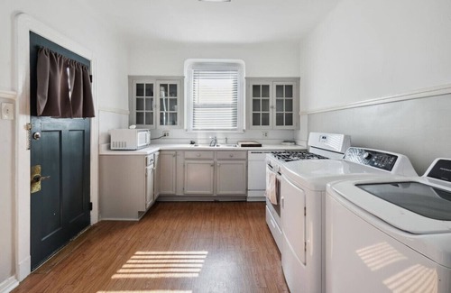 Jefferson Apartment | Safe & Center of NOLA Loft - walk to Ochsner!