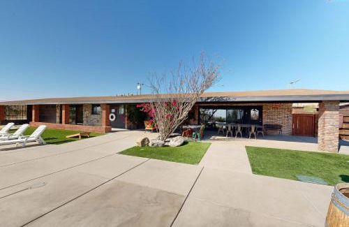 Desert Hot Springs House | Saguaro Gardens Desert Retreat
