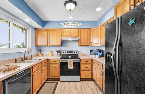 Pelican House | Sail into Paradise with Pool, Spa & Dockside Living - Captain Jack's Landing