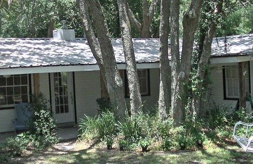 Saint Simons Heights Cottage | Saint Simons Island Low Country Cottage, Pets Welcome!