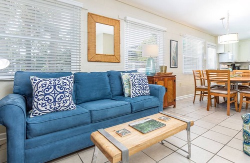 Savannah Beach House | Salty Pause | Charming Cottage, Screened Porch!