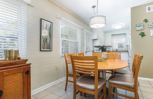 Savannah Beach House | Salty Pause | Charming Cottage, Screened Porch!