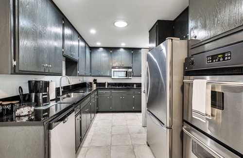 Spring Valley House | San Diego Home: AC, Hot Tub, Covered Patio & BBQ