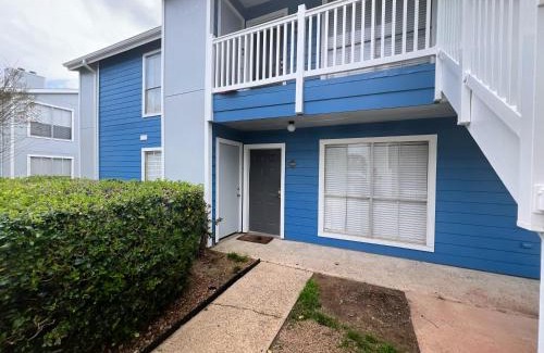 Galveston House | Sandpiper Stay Condo - Pool Near Beach and Seawall!