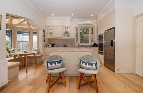 Sandringham House | Sandringham Royale - A great Bayside home and close to everything
