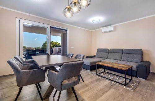 Nova Vas Apartment | Sauna & Jacuzzi Apartment Rossa - Happy Rentals
