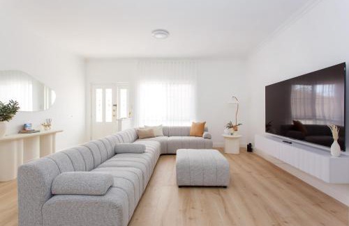 Scarborough House | Scarborough Family Beachside Retreat - Walk to beach