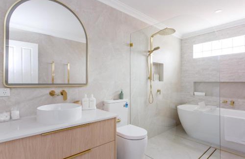 Scarborough House | Scarborough Family Beachside Retreat - Walk to beach