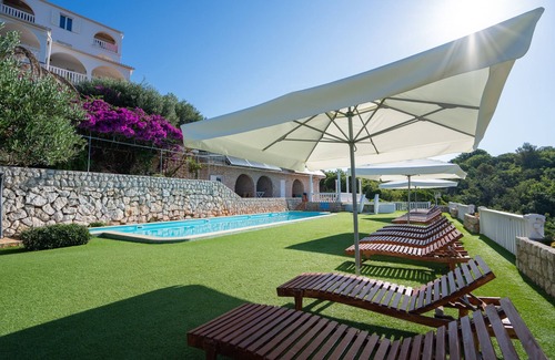 Potocnica Apartment | Schöne Wohnung Direkt am Strand mit Pool und Meerblick für 4 Personen