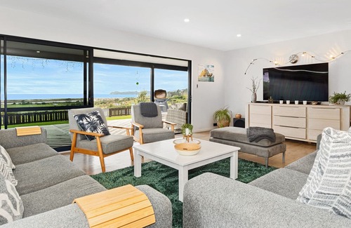Waipu House | Seabreeze Serenity - Waipu Holiday Home