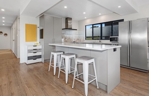 Waipu House | Seabreeze Serenity - Waipu Holiday Home