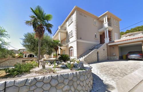 Kampor Apartment | Seafront Family Apartment Una - Sunny Rab Island