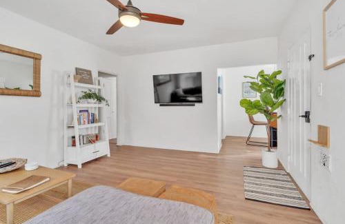 South Mission Beach House | Seaside Serenity Steps from Sand with Hot Tub