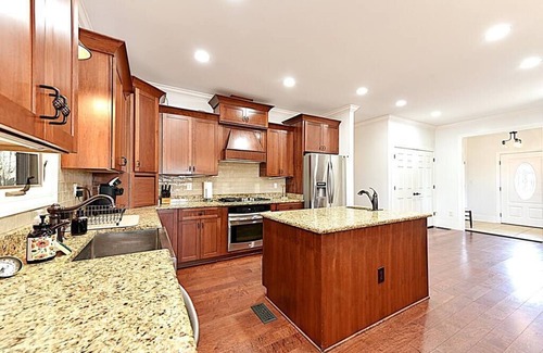 Willard House | Secluded Lodge 8acres Hot Tub, Pingpong kayaks!