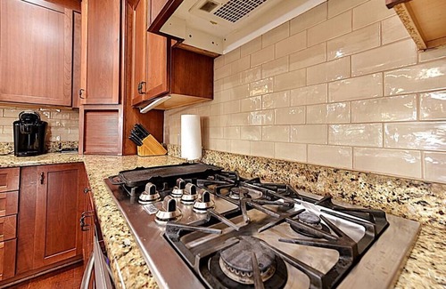 Willard House | Secluded Lodge 8acres Hot Tub, Pingpong kayaks!