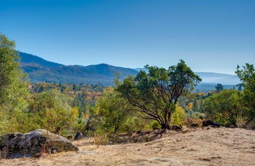 North Fork House | Secluded Mountain Hideaway Less Than 8 Miles to Bass Lake!