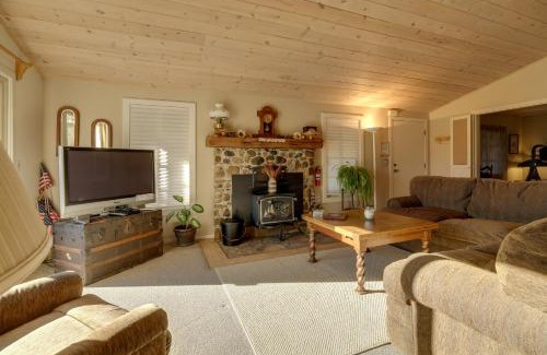 North Fork House | Secluded Mountain Hideaway Less Than 8 Miles to Bass Lake!