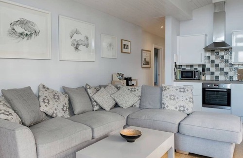 New Forest District Ski Chalet | Secluded, New Forest Riverside Lodge