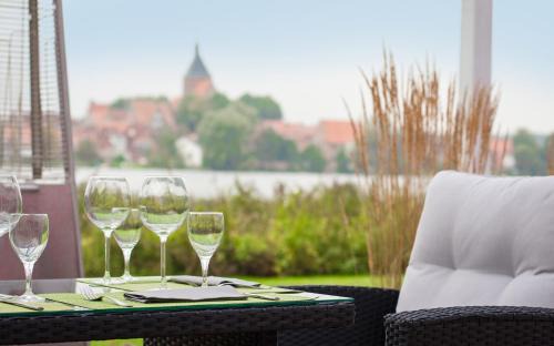 Moelln Hotel | Seehotel Schwanenhof