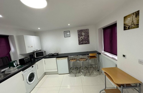 Slough Apartment | Separate One Bedroom Large Apartment in Slough