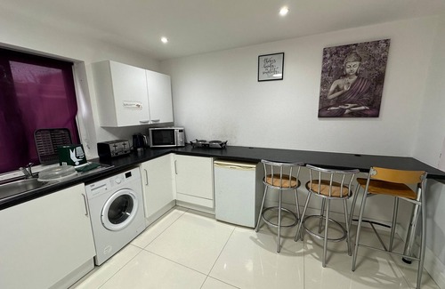 Slough Apartment | Separate One Bedroom Large Apartment in Slough