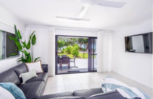 Clifton Beach House | Serene 2BR Beachfront Getaway on the Esplanade