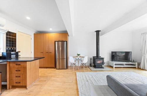 Goughs Bay Apartment | Serene 2BR Retreat in Goughs Bay Lake Eildon