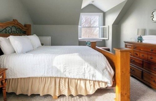 Nicholasville House | Serene beauty: secluded, convenient