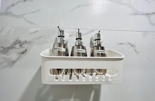 Old East Dallas Apartment | Serene Hotel Setup with Free Parking
