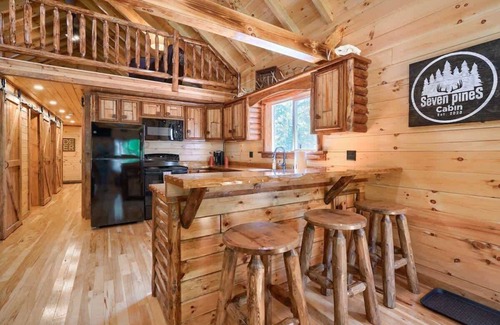 Nelsonville Cabin | Seven Pines Cabin - Secluded in Hocking Hills