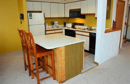 Seven Springs Condo | Seven Springs Sunridge 3 Bedroom Deluxe Condo with Loft by RedAwning - Save 10% on 3 Nights, 15% on 5 Nights!