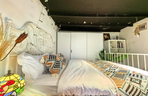 Huaihai Road Commercial Area Apartment | Shanghai Hills & Aromahome Sunshine BnB