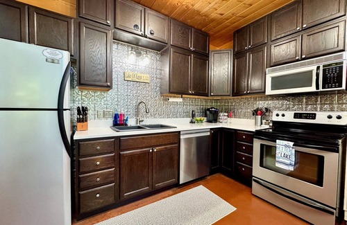 Marion House | Shawnee Overlook (Home & 2 Cabins)