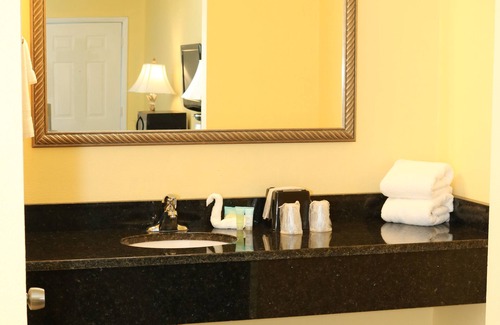 Kissimmee Hotel | Shining Light Inn & Suites