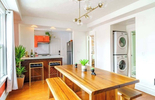 Short North House | Short North/Downtown | Steps to High St | Walk to Convention Ctr | Free Parking