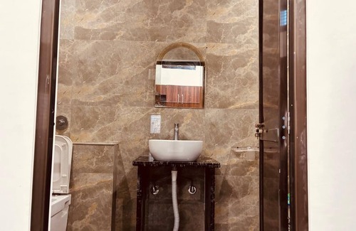 Ayodhya Hotel | Shri Ram Darbar