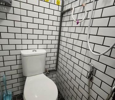 Gua House | Simee 2 pax Room Stay