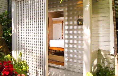Historic Seaport Hotel | Simonton Court Historic Inn & Cottages